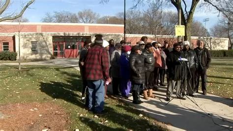 Restraining order filed against Chicago to block Amundsen Park Fieldhouse migrant shelter